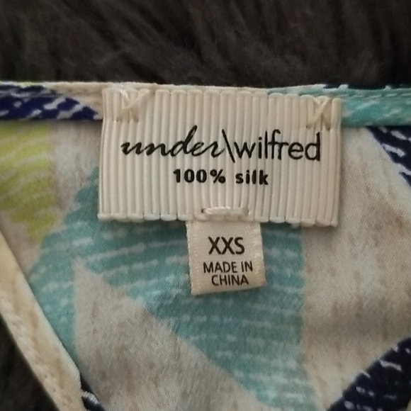 Under/Wilfred silk geo tank top aritzia - Picture 3 of 6